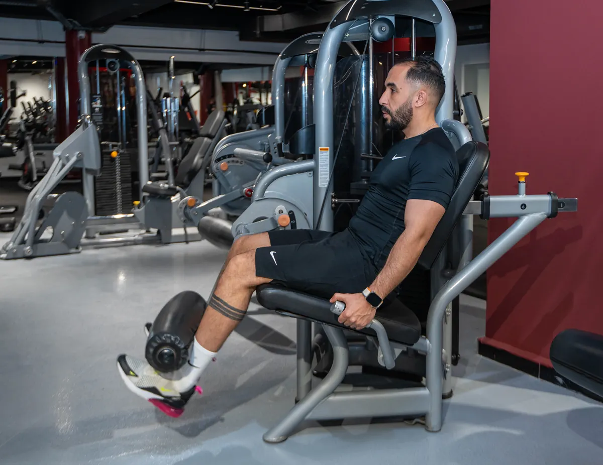 Membre sur une machine de musculation